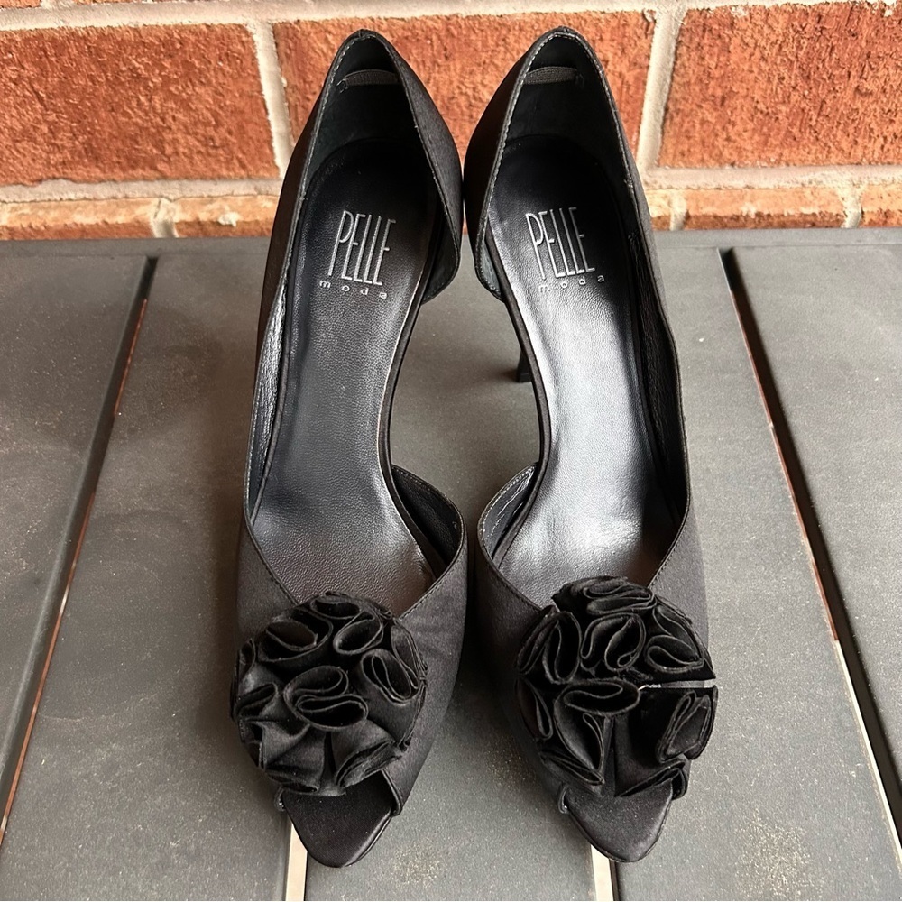 Pelle Moda Black Satin Rose Embellished Heels SZ 7.5